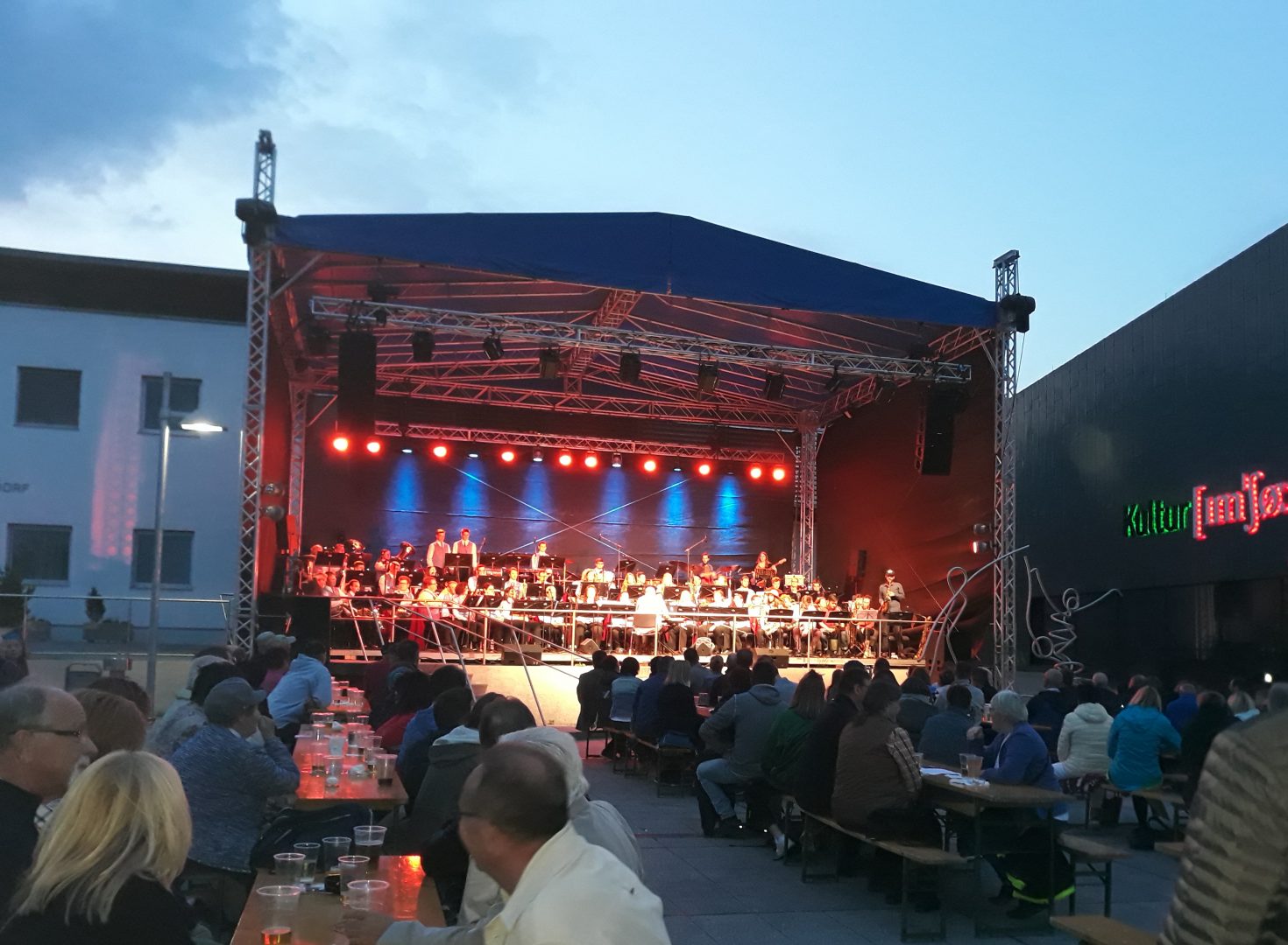 Brasslufthammer: Blasmusik trifft Jazz Big Band